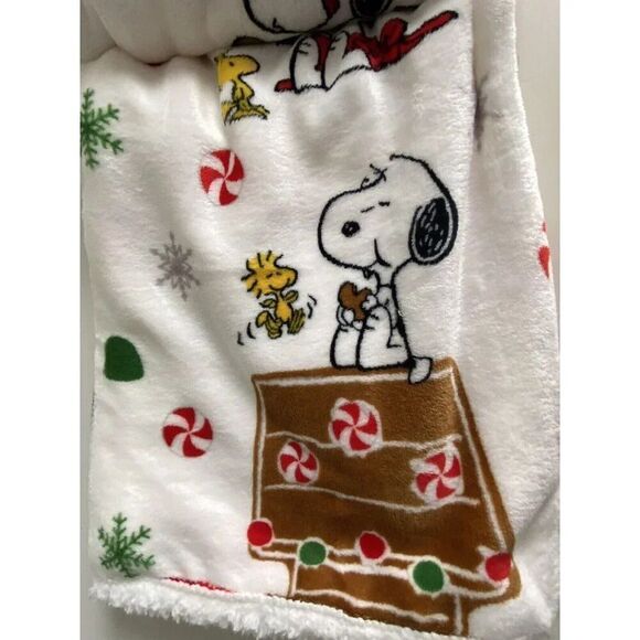 PEANUTS Snoopy Sherpa Backed Throw Blanket Gingerbread House Christmas 50X60” - Picture 13 of 15